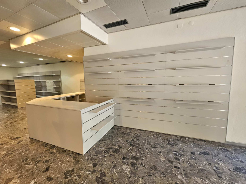 arredamento-negozio-animali